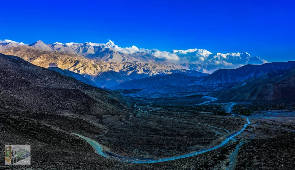 Why is the Autumn season perfect for Nepal trekking